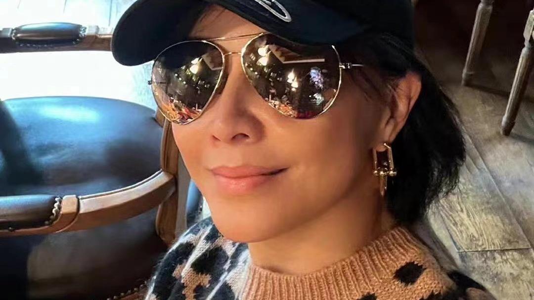 刘嘉玲|众多明星在上海做核酸！刘嘉玲穿6千卫衣堪比走秀，彭于晏被围观