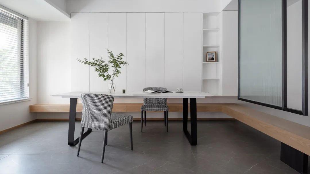 学起来！她家靠留白的极简风，撑起了整个家的通透和精致！