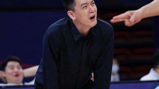 76人队|杨学增给杨鸣出难题？张震麟解开了，但是杜锋还有更难的