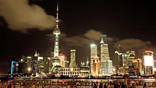 上海市|你想去上海吗？你想去感受大城市的人间烟火气吗？大步走在上海滩畅想未来。