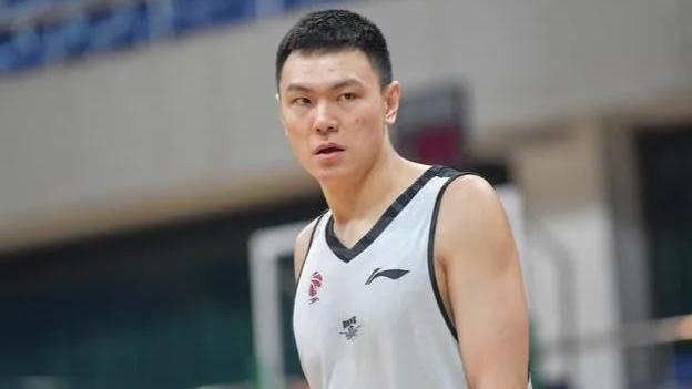 吉林男篮|首钢恐巨变，姜伟泽被抢，山东大清洗，王晗透绝招，深圳露狰狞