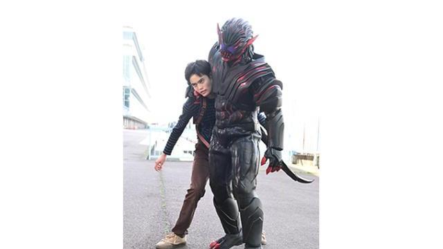 乔巴|假面骑士Revice第36话剧情简介，女王变身，击退Vail