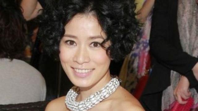 流浪汉 女人不到60岁，尽量别留这3款“老年发型”，看上去会显老很多