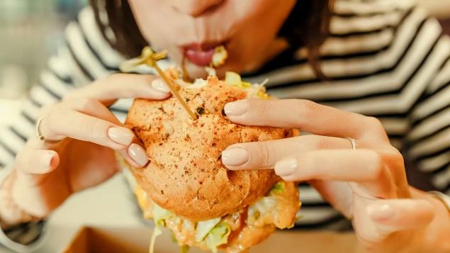 |肝病都是“拖”出来的？提醒：晨起出现4个表现，或是肝脏在“求救”