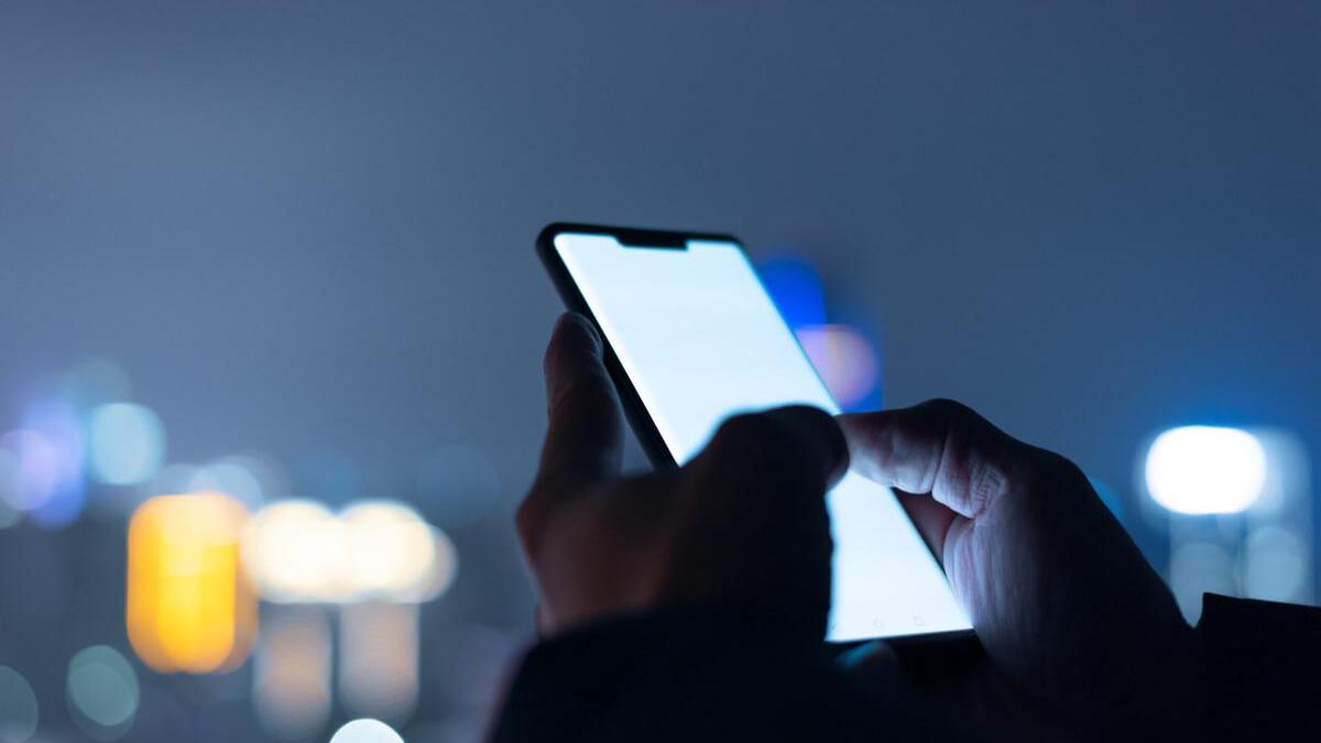 国产手机|国产手机销量跌回7年前，它们太贪了！