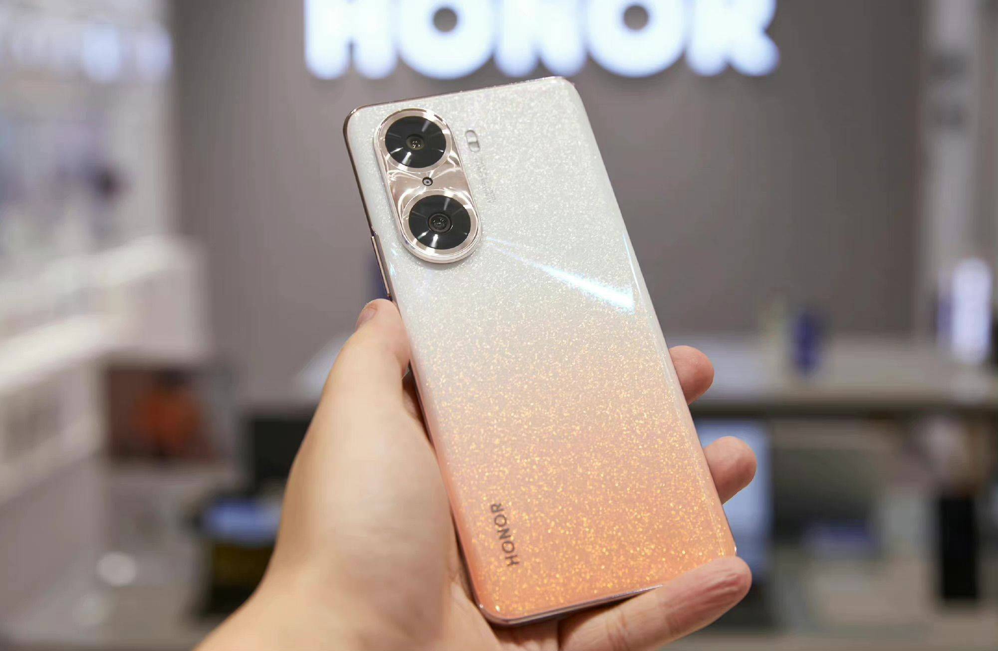 荣耀|荣耀新机开始市场预热！骁龙7gen1卖三千多？香不香？