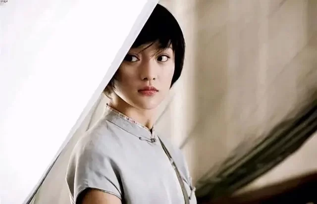 王菲|年轻时的王菲美得锐气，周迅像精灵，柏芝如画，看见袁泉羡慕了