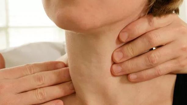 饮食|体内有癌，脖子先知？若脖子出现3种怪像，暗示甲状腺癌已到来