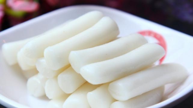 炒年糕|大多数人都十分喜欢吃炒年糕，自己在家做很简单，你想学习吗