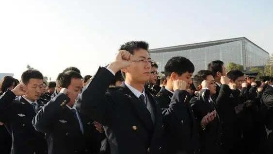 |什么是“穷人定律”？贫穷家庭的父母都想让孩子从事这三类工作