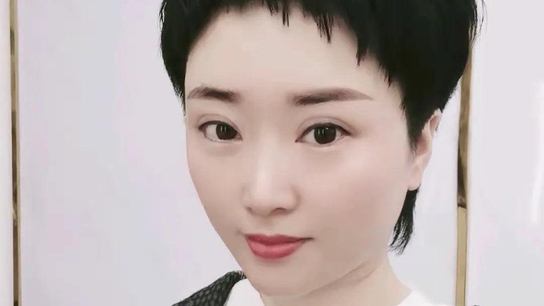 连衣裙 女人40岁，今夏发型这样剪，拒绝老气显年轻
