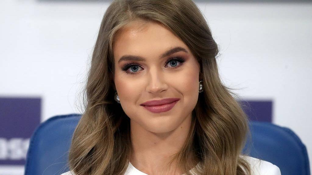 选美|20岁俄罗斯画家成选美冠军，细腰长腿像芭比娃娃，获百万美金皇冠