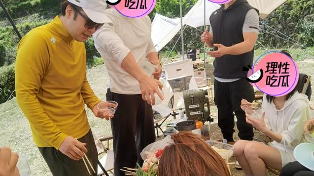 杜海涛|杜海涛婚后近照曝光瘦一圈，和友人露营吃烧烤，时刻把老婆挂嘴边