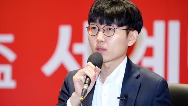 柯洁|围棋走到十字路口，柯洁输棋后说申真谞不是人类，都是AI惹的祸