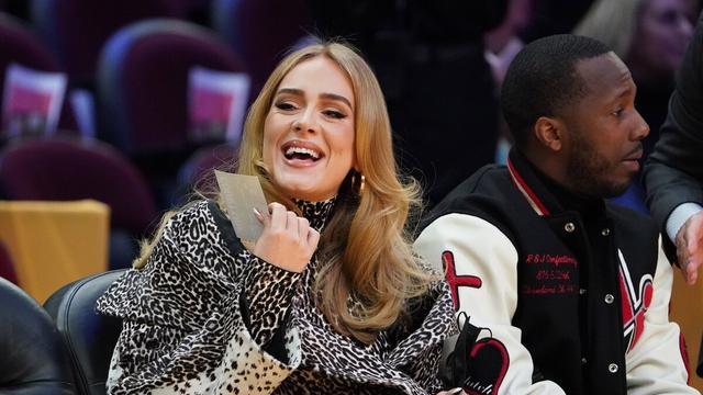 阿黛尔|阿黛尔和黑人男友低调见面，嘴唇肿如香肠，透露想生更多宝宝