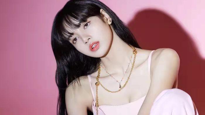 lisa|Lisa为什么被誉为金刚芭比，这几张图告诉你