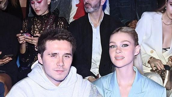 贝克汉姆|贝克汉姆长子妻子妮可拉穿一粒扣性感