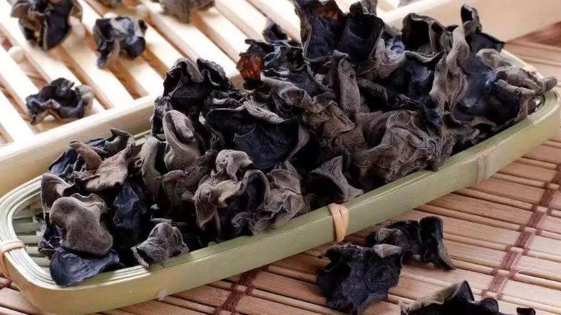 糕点|这食材不过期，多囤点放家里，想吃了泡一泡，再一煮一拌，鲜脆爽口