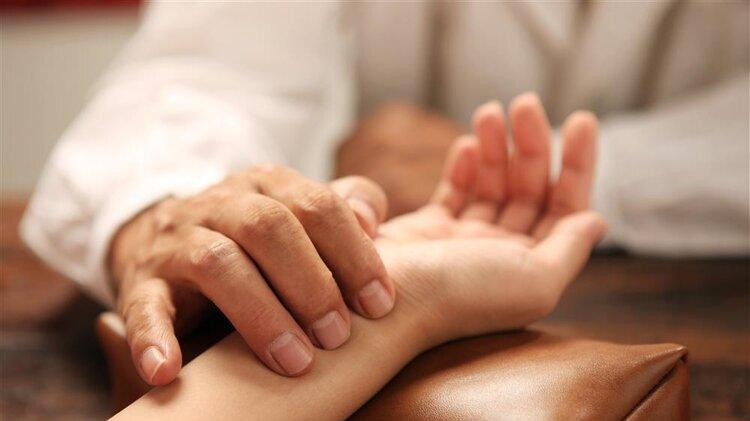 脾胃|“脾虚生百病”？医生：身体常有5种表现，可能是脾虚，及时护养