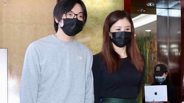 电影|35岁导演曝涉毒侵犯女性！开记者会称遭勒索500万，妻子全程陪同