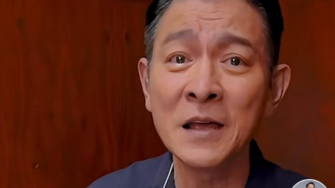 刘德华|刘德华台上唱《中国人》，台下唱《东方之珠》，两鬓斑白令人感慨