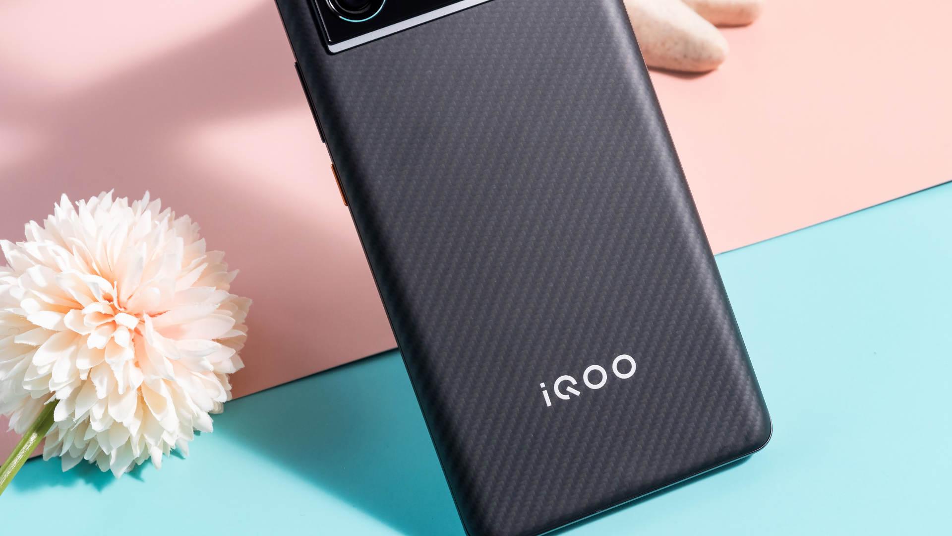 iqoo|配备凯芙拉后盖，质感新升级，iQOO 9 Pro赛道版设计感很强