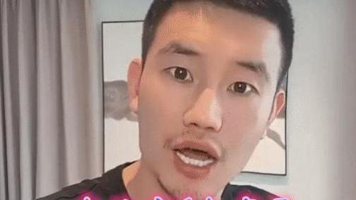 张一山|嘎子：23000的表卖299，张一山代言的，他发信息告诉我价格随便定