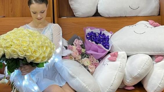 卡米拉·瓦利耶娃|梅娃+千金+K宝最新同框！花滑3女神绝美，差距仅7岁但是三代人