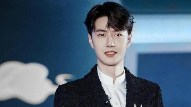 王一博|王一博有多火？人类幼崽都沦陷了，看到广告牌直接喊“爸爸”