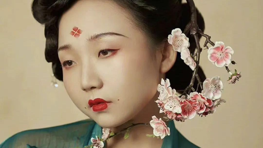 赵丽颖|辣目洋子出演《与凤行》的女二是资方定的，和赵丽颖没啥关系