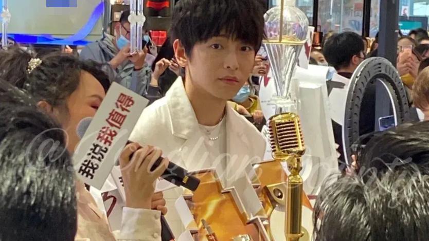 彭昱畅|27岁彭昱畅现实中长啥样？离开《向往6》滤镜，路人生图到底是不一样