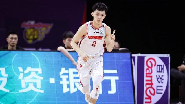 广东男篮|3分命中率52.9%！场均14+3，广东22岁国手越打越强，无愧杜锋信任