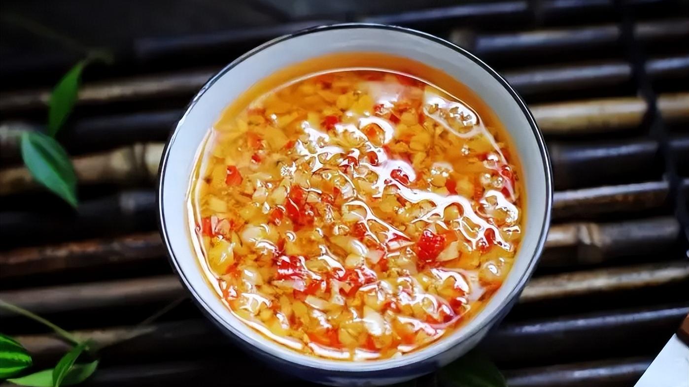 羊排|炸蒜蓉时，直接下锅炸不好吃！教你一个妙招，蒜蓉不苦香味浓