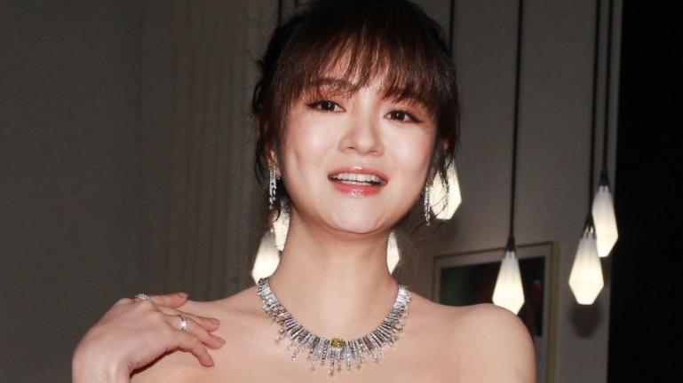 安以轩|真看不出安以轩已经40 岁了，保养得很像小女孩一样，少女青春无限