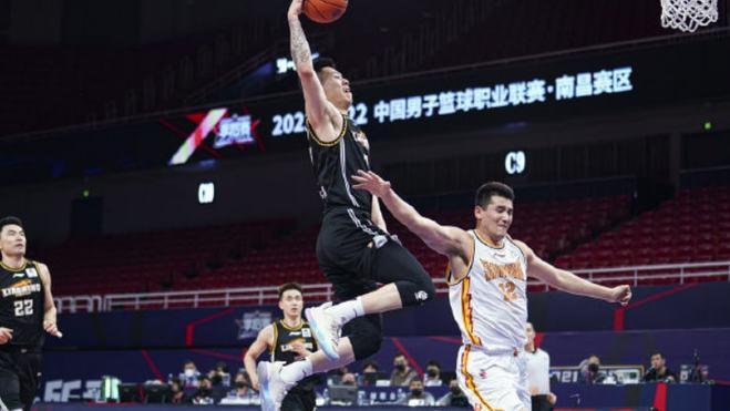 辽宁男篮|17分大逆转！辽宁2-0晋级4强，张镇麟8记三分救主，半决赛PK广东
