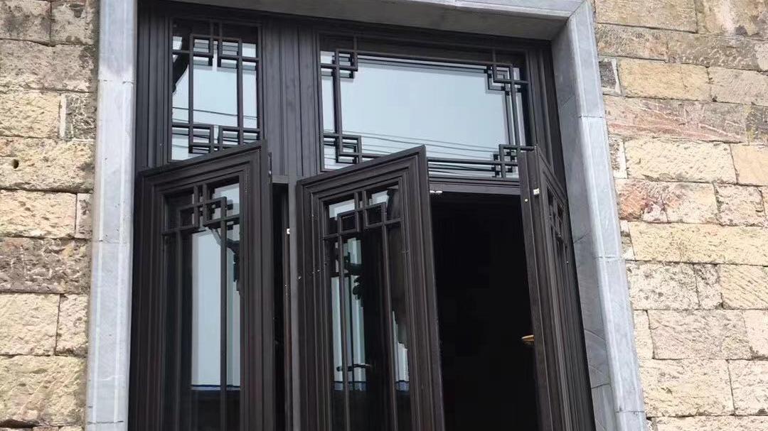 复古铝合金门窗定制厂商应该如何去比较