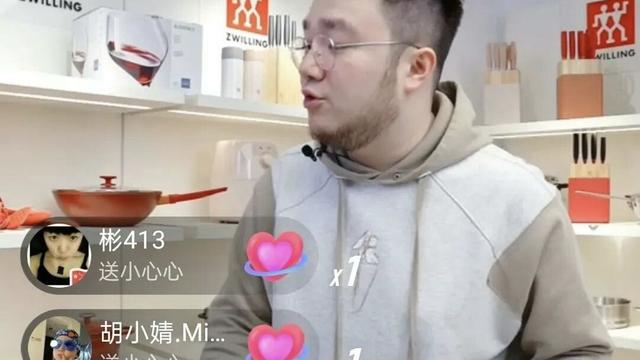 巴图|演员宋丹丹的儿子巴图直播，原价99元的手套卖9.9，处处为粉丝着想