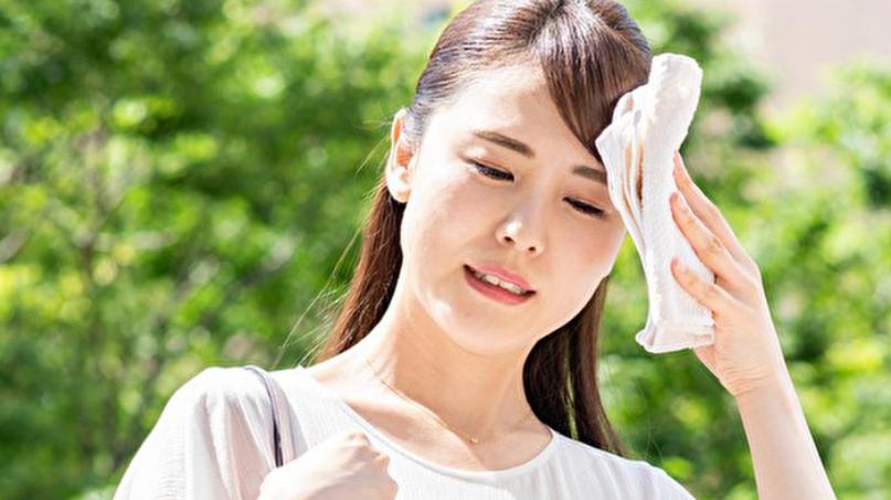 帽子 中年女性为啥头发变差？35岁后，5种防护要做，或能改善发质