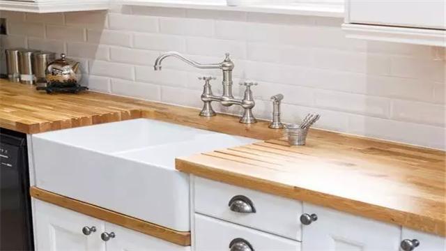 厨房选台面别纠结，石英石耐磨又好看，这样选能用30年