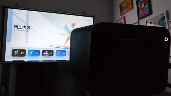 投影仪|居家看片好物，画音双绝的知麻Z1投影仪测评