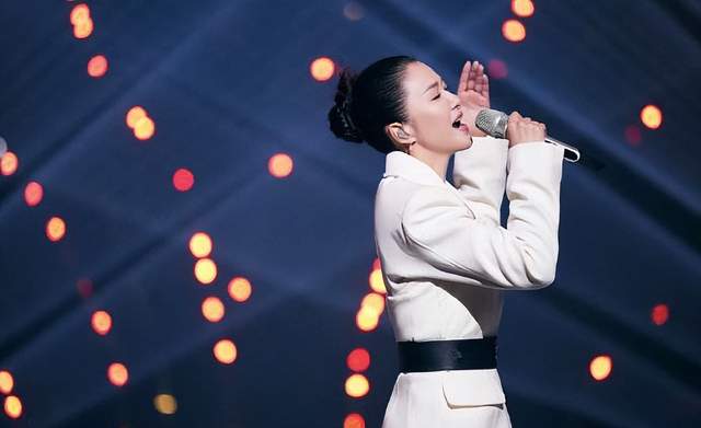 谭维维|谭维维录歌现场曝光！全程一遍过不用修音，调音师惊到直呼crazy