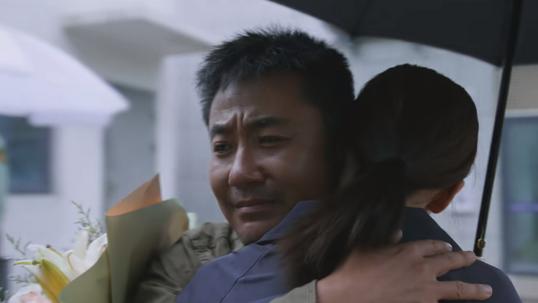 碧昂斯|警察荣誉：慧慧太伟大，在曹建军葬礼上留下微笑，足见其内心强大