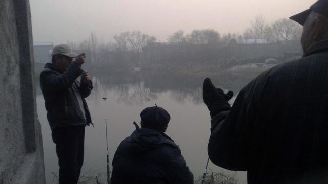 大爷|70岁独居老汉，天天钓鱼，雷打不动，每日花费不到3块钱