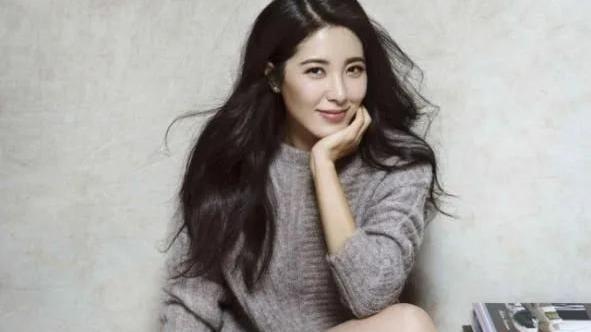 x特遣队|演员曾黎，徘徊在爱情与婚姻之间，46岁结婚一切随缘