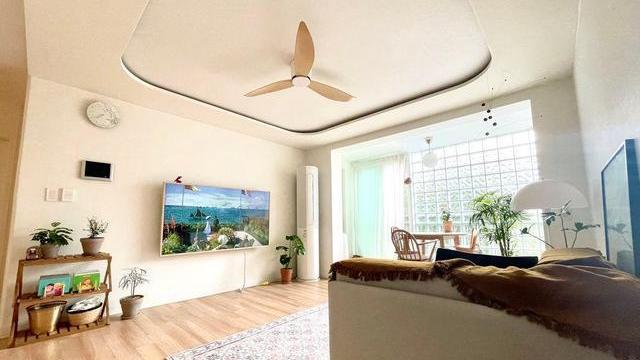 玻璃砖代替窗户，采光隐私都不愁，她家温馨美好似童话