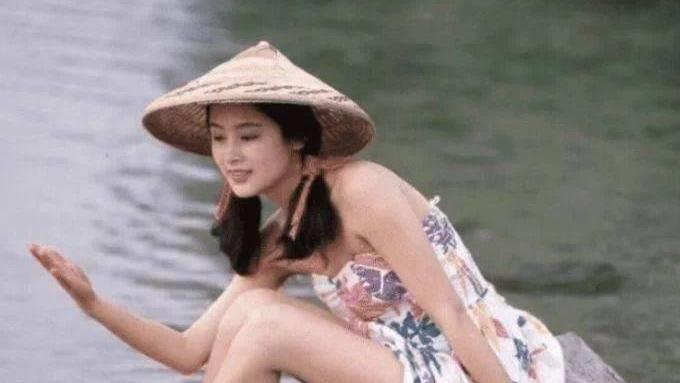陈红|人称大陆第一美人，究竟有多美，年轻时的照片看看再说