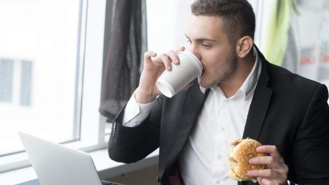 营养学 国外营养学家表示：吃东西速度太快，将会影响瘦身与减重的成败