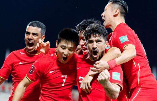 国足|从2-1到6-1！国足7杀越南，李霄鹏表态：归化使我有底气，绝不添堵