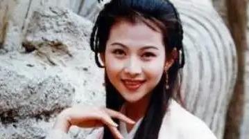 蔡少芬|参加港姐被人欺骗，母亲把她当成赌博提款机