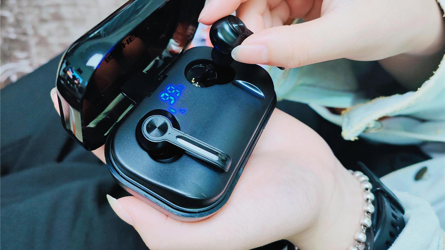 佳能|英雄莫问出处｜有料就行，这款真无线降噪耳机挺会造